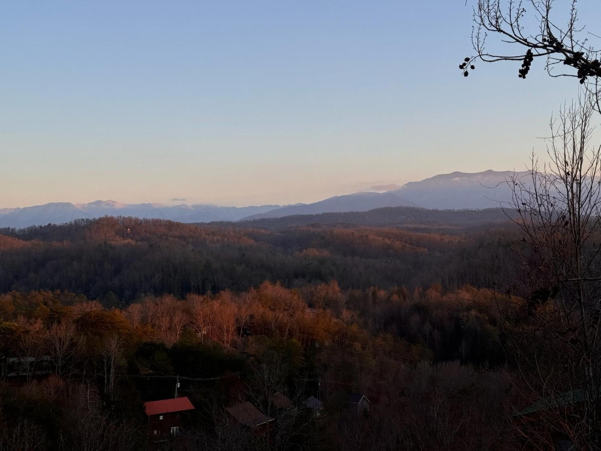 Smoky Paws - Exceptional Cabin, Stunning Mountain Views, Hot Tub, Tranquil, Gigabit Internet, Free L2 Ev Пиджен-Фордж Экстерьер фото