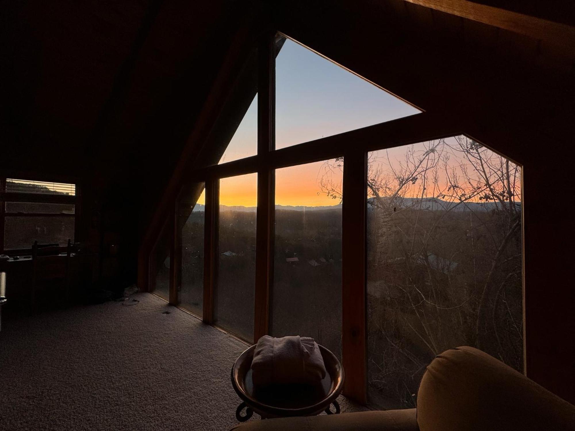 Smoky Paws - Exceptional Cabin, Stunning Mountain Views, Hot Tub, Tranquil, Gigabit Internet, Free L2 Ev Пиджен-Фордж Экстерьер фото